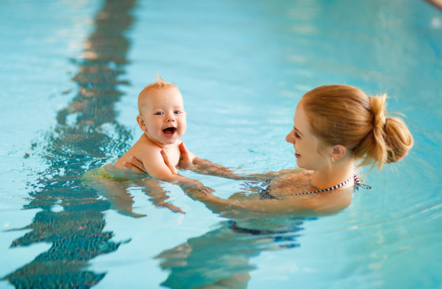 ทารกสามารถไปในสระว่ายน้ำได้เมื่อใด
