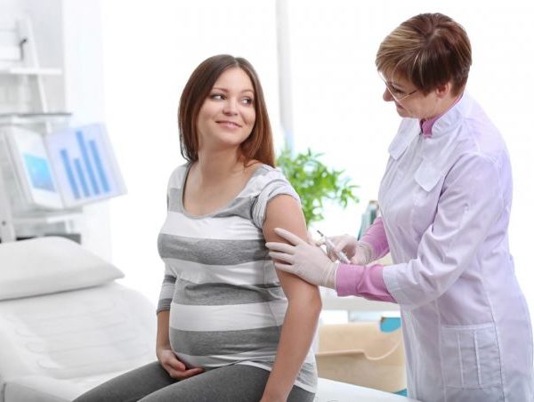 ไม่มีหลักฐานว่าวัคซีน COVID-19 เพิ่มความเสี่ยงในการแท้งบุตร